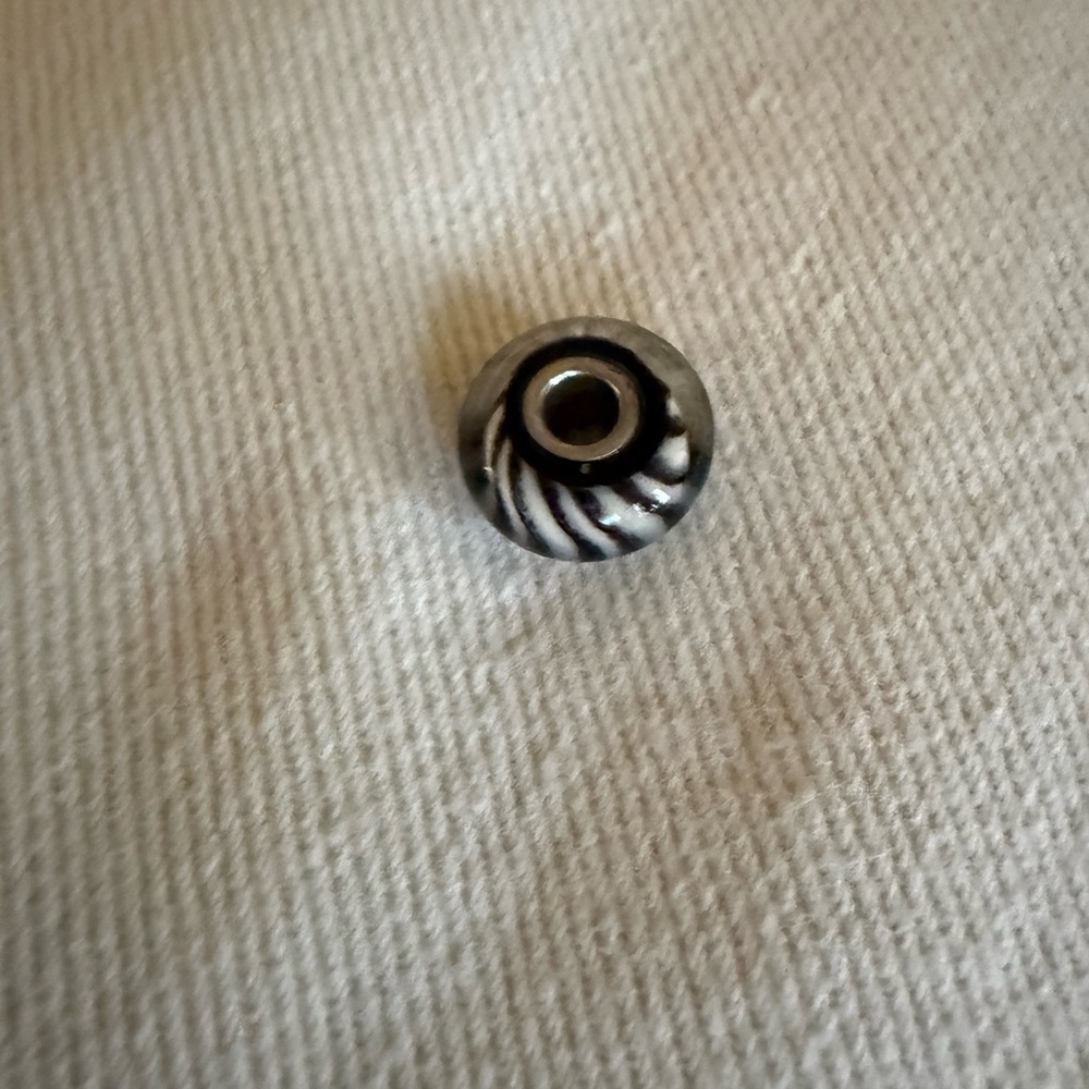 TrollBeads Black and White Swirl Bead
